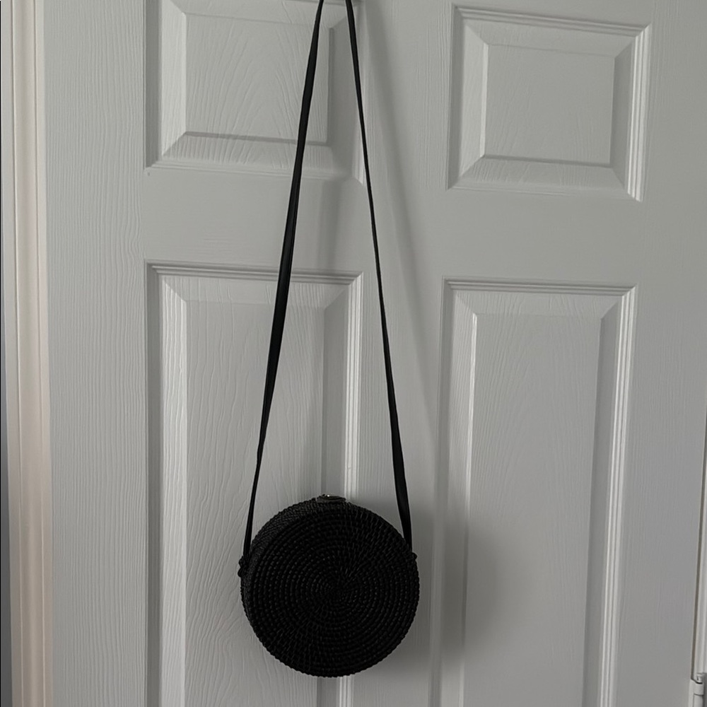 Black round 8” rattan pocketbook.